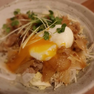 塩麹で豚丼【ほったらかしで温玉】